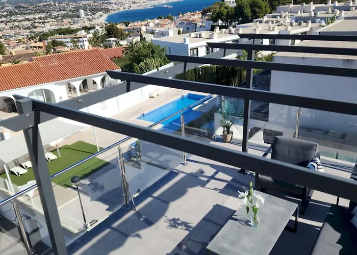 Magnificent View And Pool 度假居 *